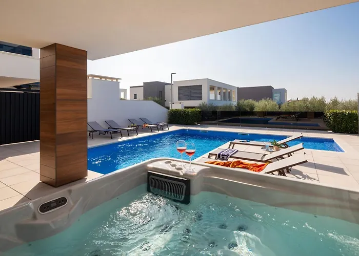 Old Olive Iii Villa *